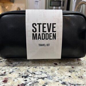 Steve Madden Toiletry Bag Travel Kit Black Top Zipper End Carry Strap - NEW